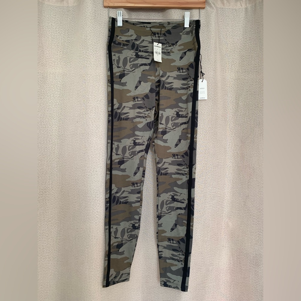 NWT!! Monstera Plants Leggings by Express, Size Small, Super-soft Camo Print